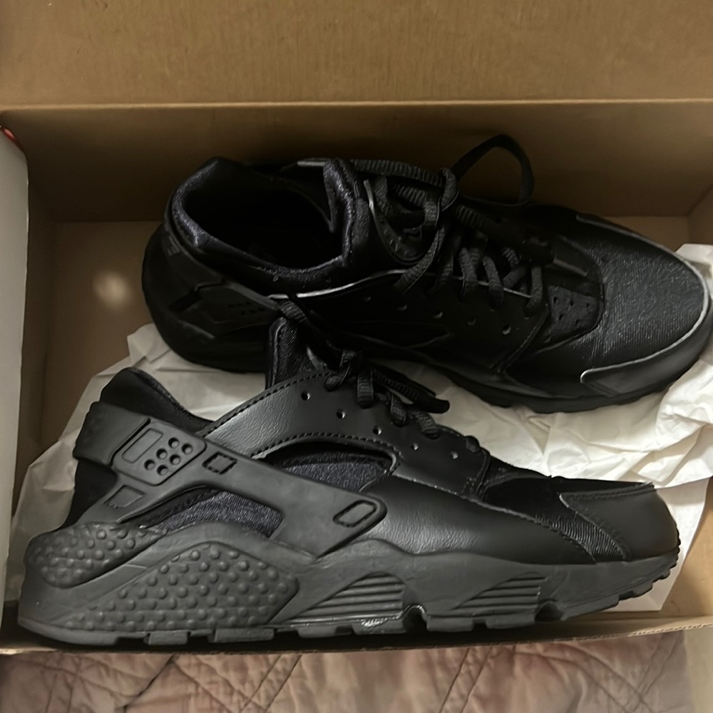 Black Nike Wmns Air Huarrache run